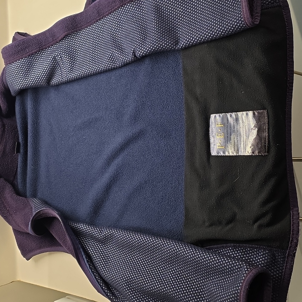 Patagonia Vintage Men's Purple Fleece Vest - Picture 8 of 13